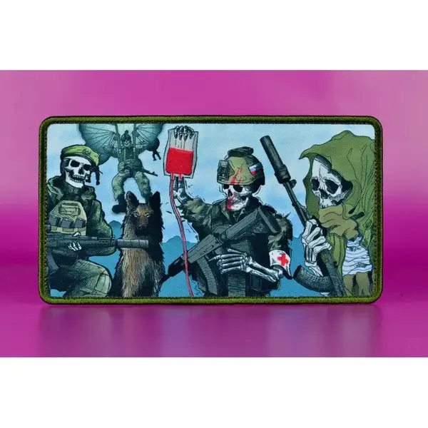 Нашивка, патч "Четверо и собака" большая тактическая с липучкой.