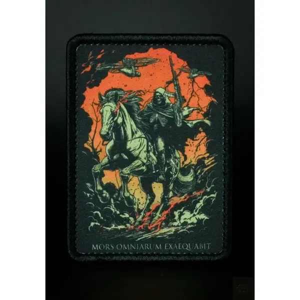 Нашивка, патч "Смерть уравнивает всех" от Корпуса Вышивания. 