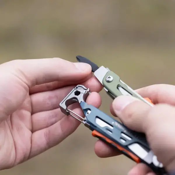 Мульти-инструмент с плоскогубцами и ножом LEATHERMAN Signal Tundrascape (Multi-Tool)