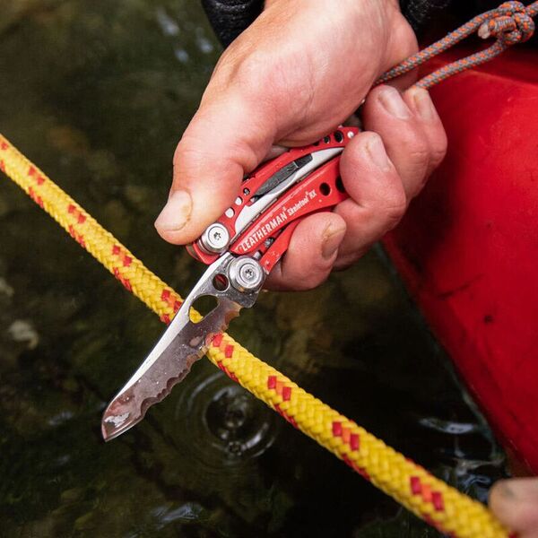 Мультитул с плокогубцами и инструментами LEATHERMAN Skeletool RX Red (Multi-tool)