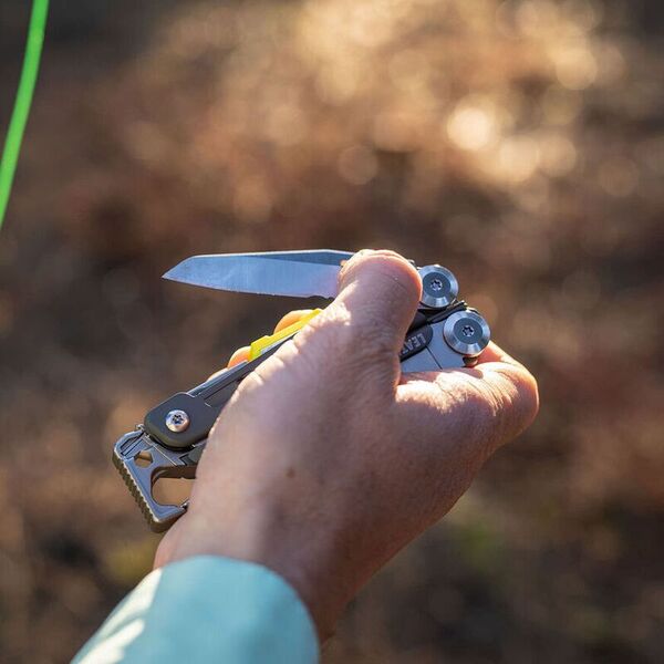 Мульти-инструмент с плоскогубцами и ножом LEATHERMAN Signal AQUA Silver (Multi-Tool)