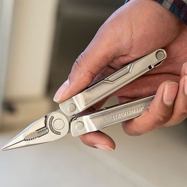 Мультитул с плоскогубцами LEATHERMAN Bond