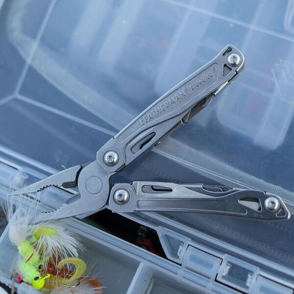 Мультитул с плоскогубцами LEATHERMAN Sidekick