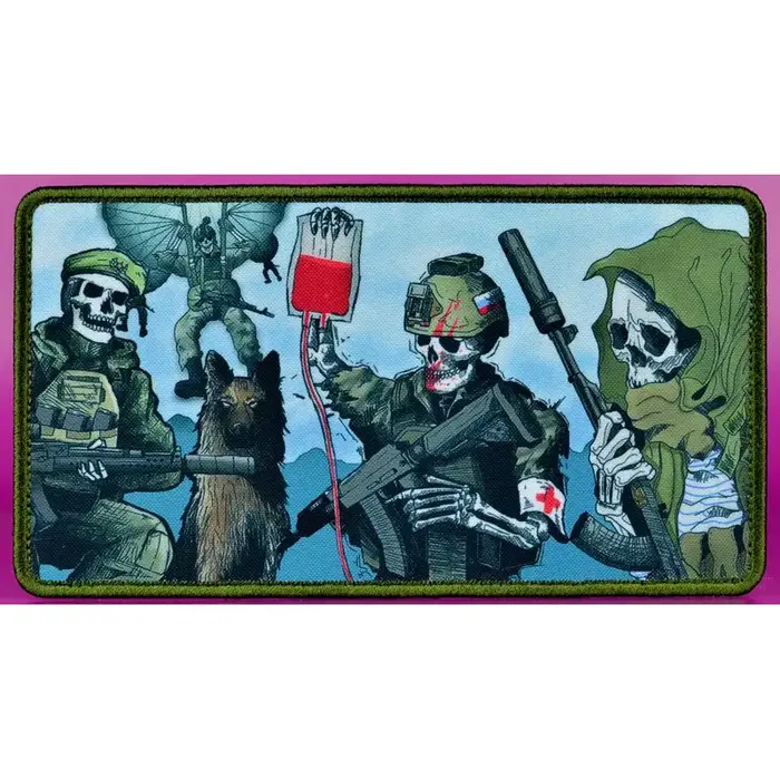 Нашивка, патч "Четверо и собака" большая тактическая с липучкой.