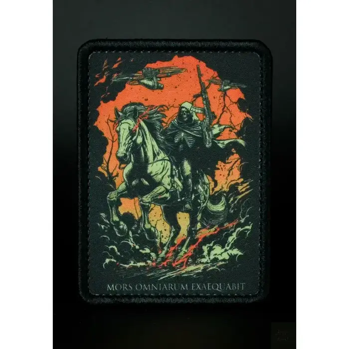 Нашивка, патч "Смерть уравнивает всех" от Корпуса Вышивания. 