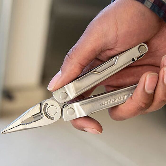 Мультитул с плоскогубцами LEATHERMAN Bond