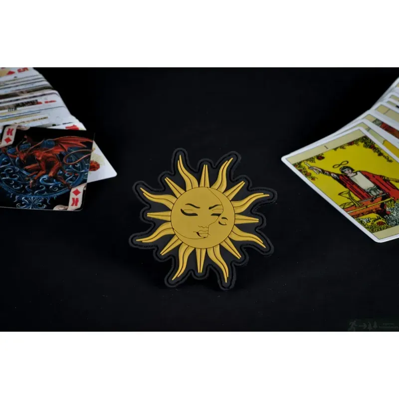 Нашивка, патч "Солнце и Луна" ПВХ тактическая с липучкой.