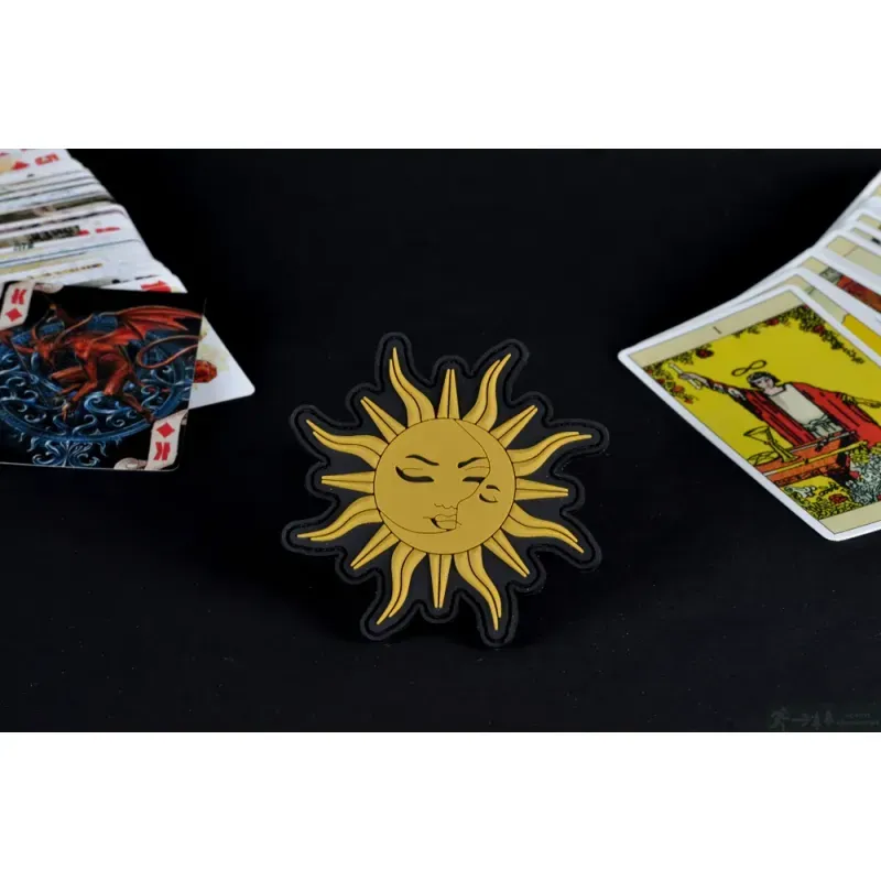 Нашивка, патч "Солнце и Луна" ПВХ тактическая с липучкой.