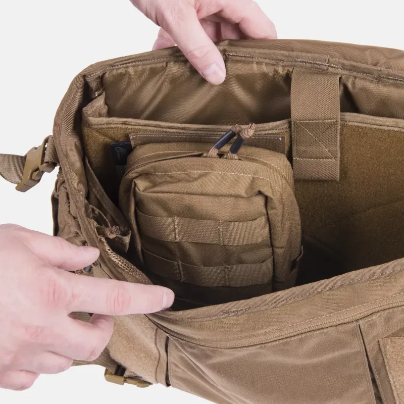Вставьте адаптер Molle 3 (Insert Molle Adapter 3)