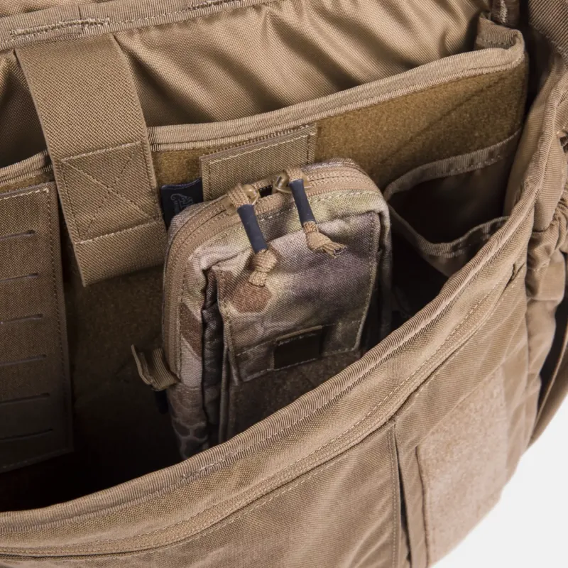 Вставьте адаптер Molle 1 (Insert Molle Adapter 1)