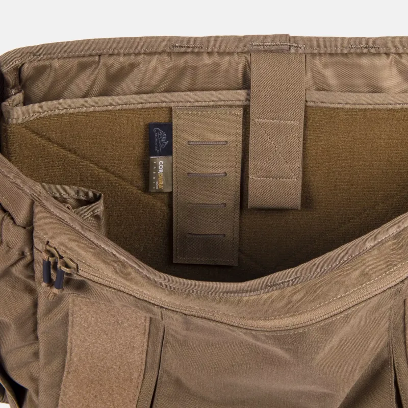 Вставьте адаптер Molle 1 (Insert Molle Adapter 1)