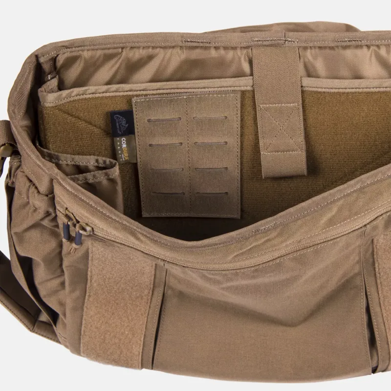 Вставьте адаптер Molle 2 (Insert Molle Adapter 2)